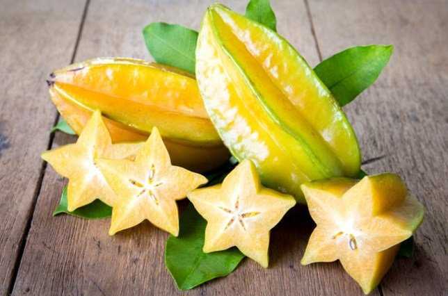 Карамбола — экзотический и очень полезный для здоровья фрукт в форме звезды в разрезе Разные виды карамболы имеют разный вкус Её можно вырастить в домашних